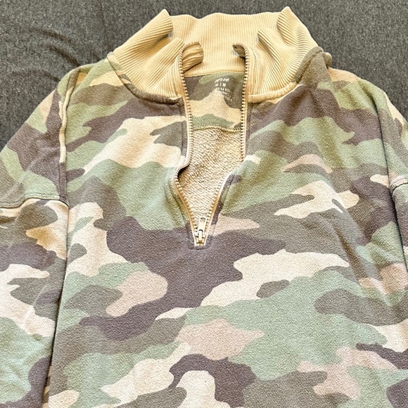 Arie Good Vibes Oversized Cameo Quarter Zip - Picture 2 of 8